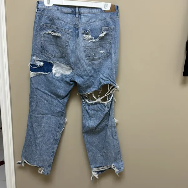 American Eagle ripped jeans - Image 5