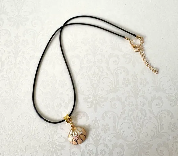 Seashell Necklace Gold - Image 2