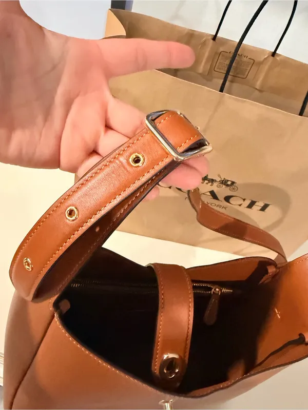 Coach Hadley convertible Tan Leather Shoulder Bag with Gold Hardware - Image 12
