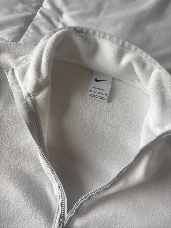 white nike therma fit quarter zip - Image 2