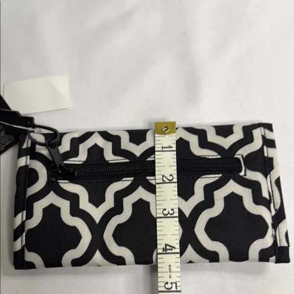 Kavu Black and White Patterned Wallet - Image 6