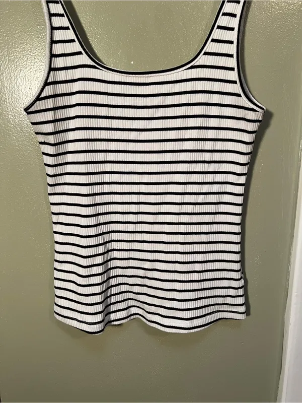 Eri + Ali Women’s Size Medium Janesse Ribbed Top Striped White Black Scoop Neck - Image 6