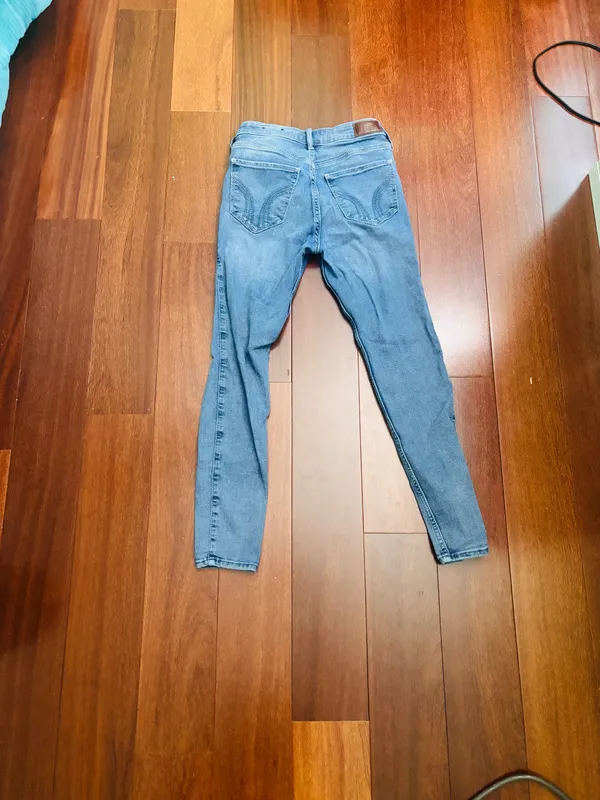 Hollister Short High-Rise Super Skinny Jeans - Image 2