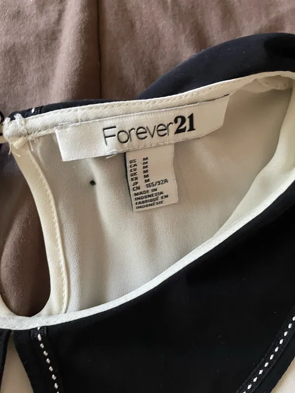 Forever 21 Long sleeve black & white sheer top with attached collar - Image 10