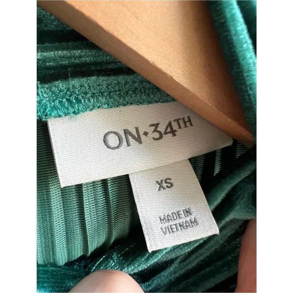 On 34th NWT Sleeveless High-Neck Pleated Tank Top Forest Emerald Green Size XS - Image 5