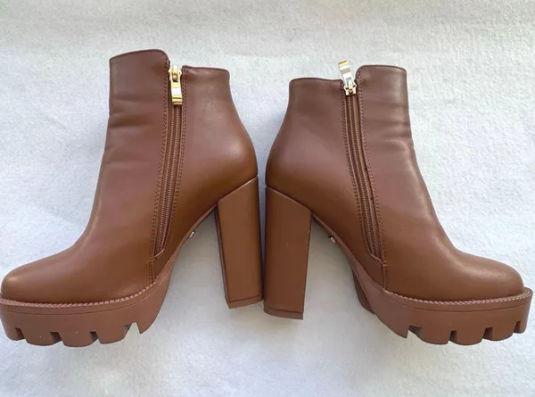 Studio F Chunky Platform Heeled Boots Size 37 – Brown Faux Leather Ankle Boots - Image 2