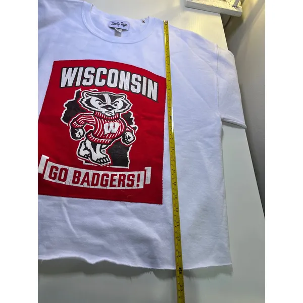 Totally Hype Wisconsin Badgers White Graphic Raw Hem Sweatshirt‎ Womens Medium - Image 9