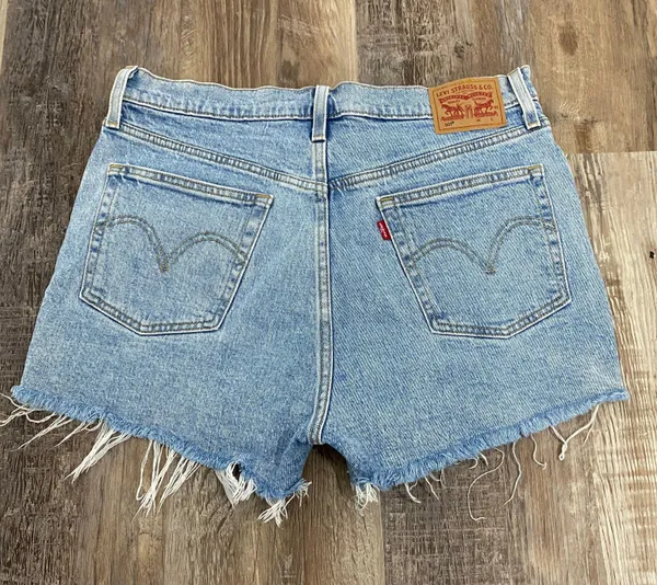 Levi's 501 High-Waisted Shorts - Image 3