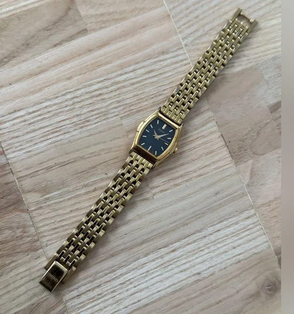 Seiko Vintage Ladies Watch Black Dial Gold-Tone Bracelet New Battery - Image 5