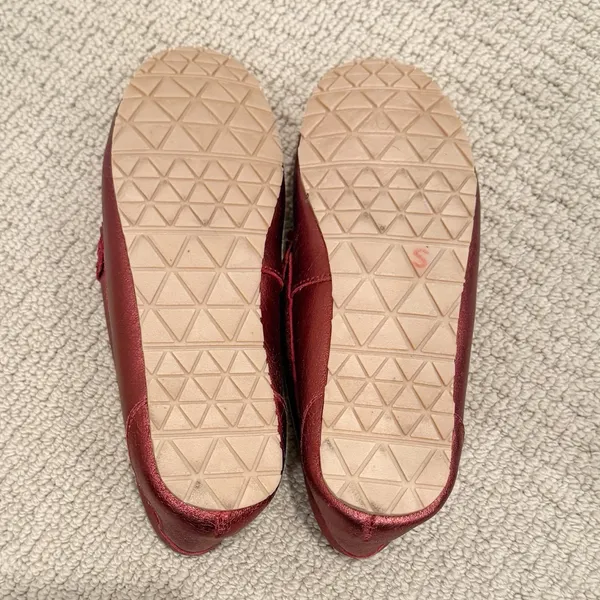 NEW CLARKS Faux‎ Fur Moccasin Slippers size 9 Metallic Red - Image 7