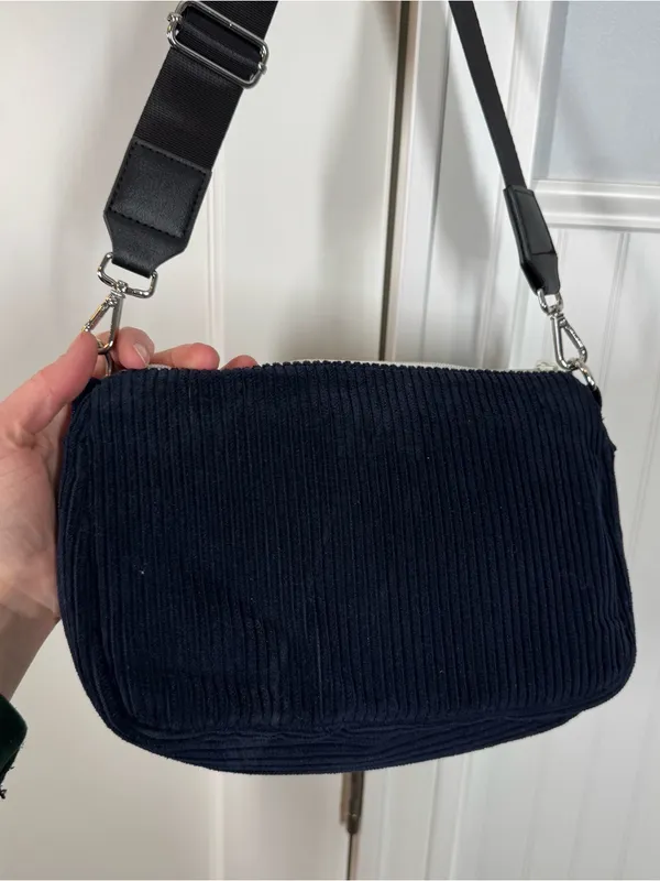 Kavu So Snuggy Crossbody Purse gray corduroy‎ & Sherpa Gorpcore granola girl - Image 2