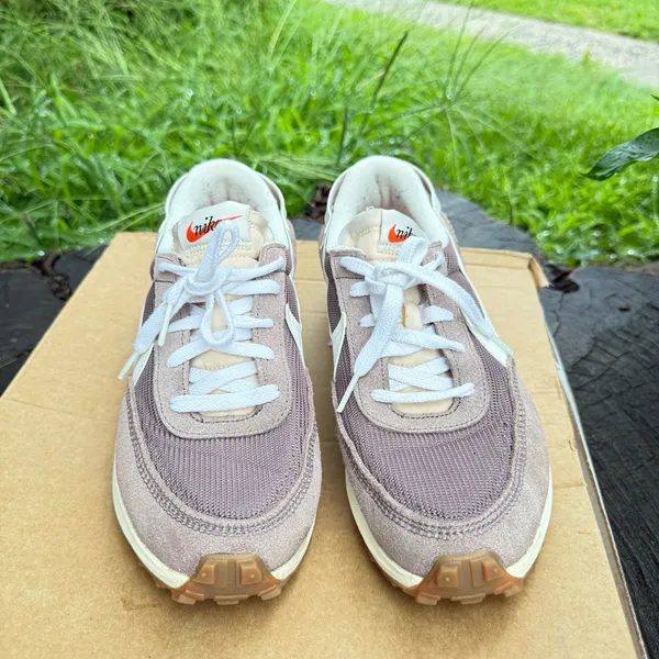 Woman's Sneakers Nike Waffle Debut Vintage Running Shoe size 9.5 - Image 2