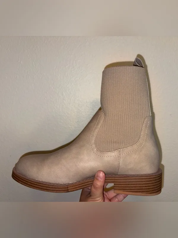 DV Dolce Vita Beige Sock Chelsea Booties Size 9 - Image 4
