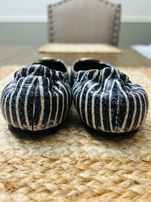 Tory Burch Reva Navy Blue White Striped Snake Skin Embossed Logo Ballet Flat 6.5 - Image 5