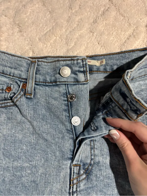 Wrangler skinny jeans size 25 - Image 2