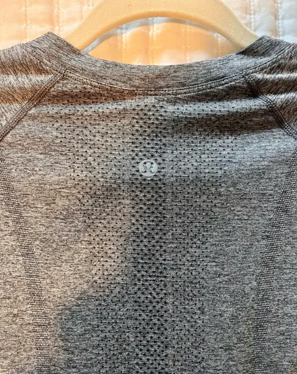 Lululemon Grey Swiftly Short Sleeve - Image 4