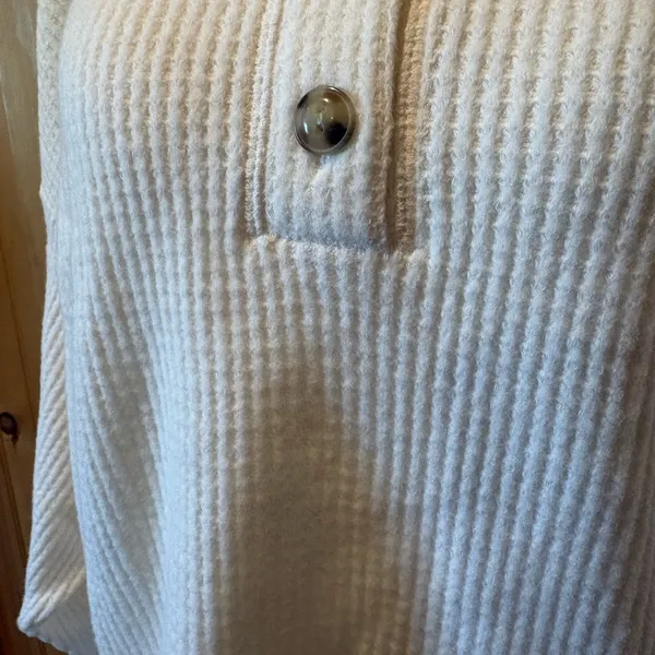 Oversized Cozy Waffle Henley Top from Old Navy NWT size L - Image 4