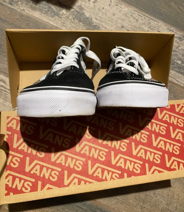 Black Size 7.5 | Curtsy - Image 4