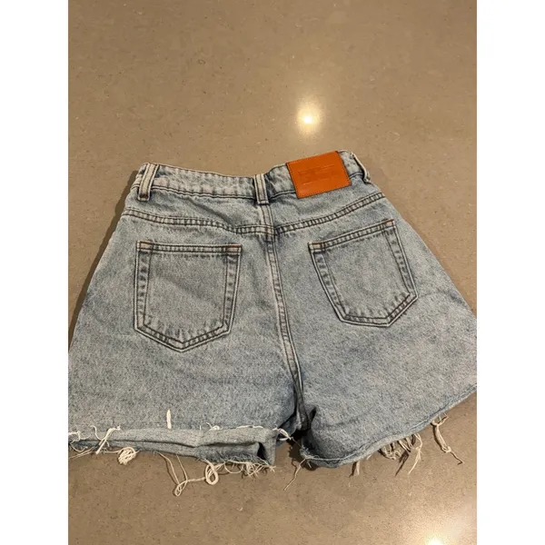Princess Polly Light Wash Denim Distressed Frayed‎ Hem Shorts Women US Size 2 - Image 5