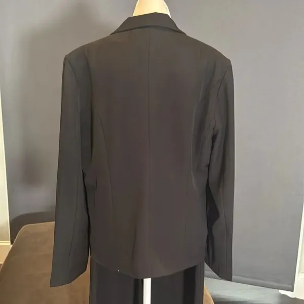 Women’s Black 2 Piece Pant Suit One Button Formal Office Wedding Size L NWT - Image 4