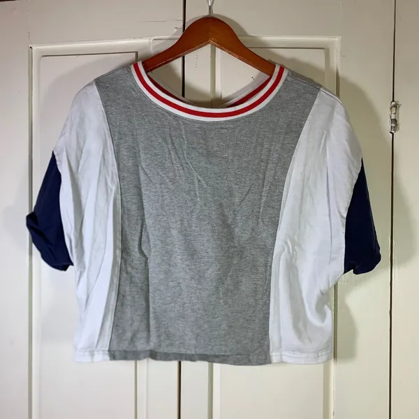 Champion Womens Colorblock Crop‎ Top Grey White Navy V-Neck Script Logo Medium - Image 9
