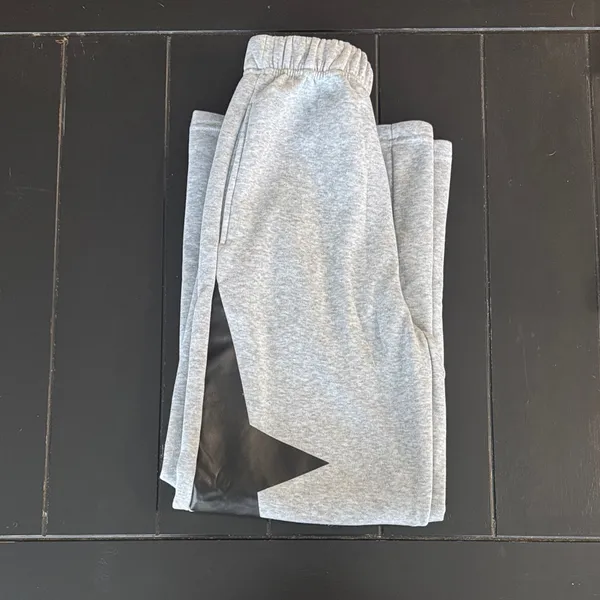 Amazon Women's Gray Star Sweat Pants - Image 2
