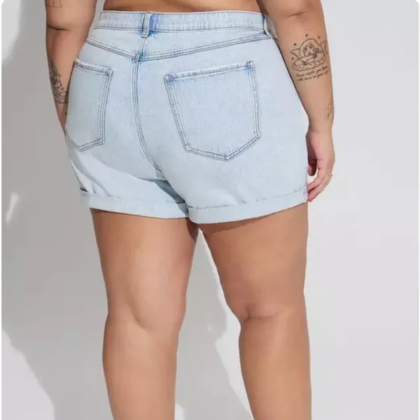 Torrid 5 Inch Mom Jean Premium Classic Denim Mid-Rise Short Size 16 - Image 2