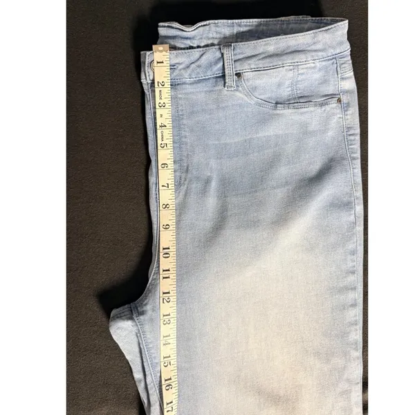 Laurie Felt Silky Denim Flare Jeans 1X Tall Light Wash Wide Hem Pockets - Image 13