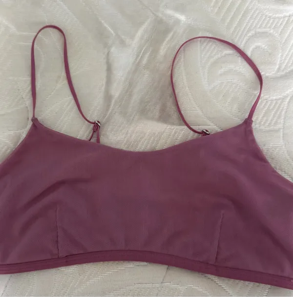Alo Yoga Bra - Image 2