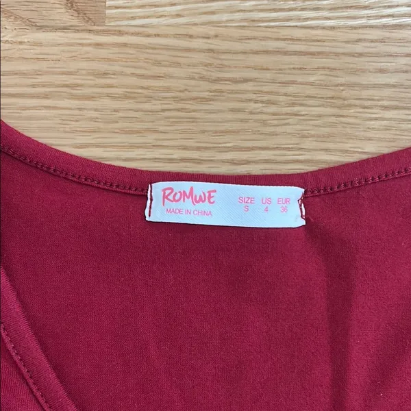 romwe red crop top - Image 3