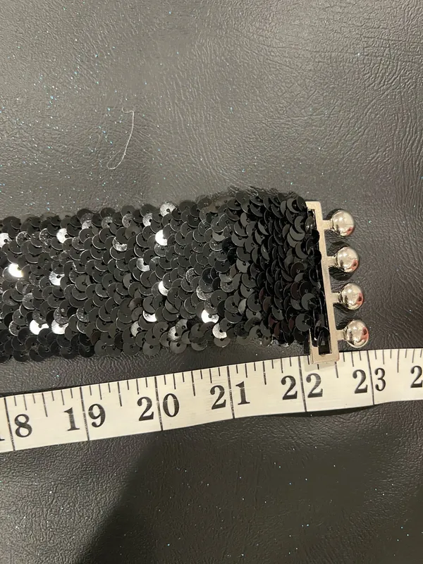 Black sequin belt with silver buckle - Image 2