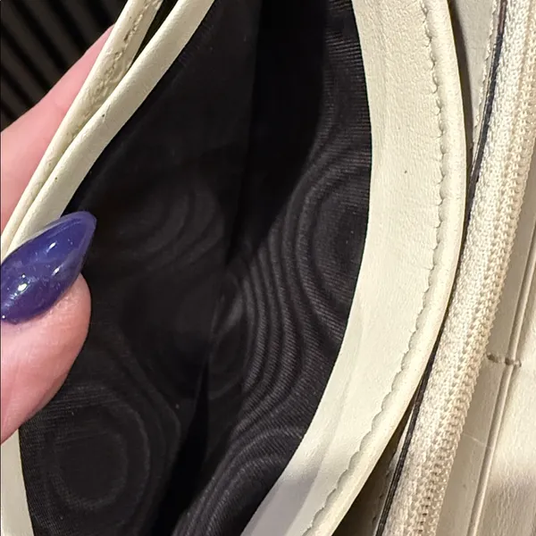 ‼️SALE‼️ Gucci Cream/Off White Mini Guccisima Embossed Leather Wallet - Image 10