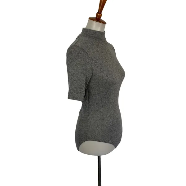 Trendy Mock Neck Open Back Grey Bodysuit Cutout Stretch Top Medium Y2K Aesthetic - Image 4