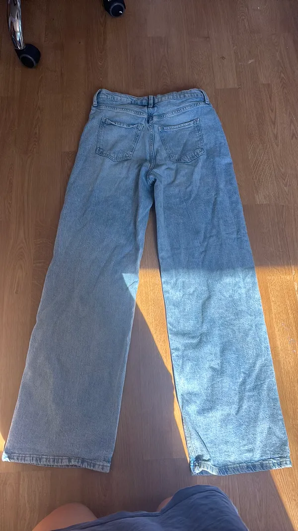 H&M Light Wash Jeans - Image 2