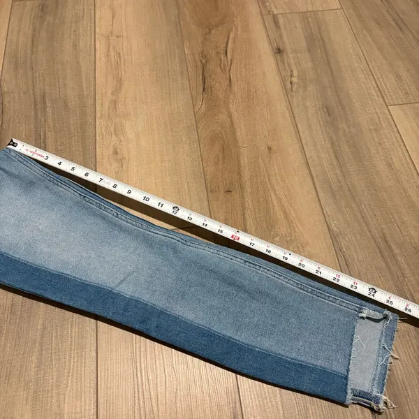 Hollister Ultra High Rise Two Toned Raw hem step skinny ankle Jeans size‎ 1 - Image 6