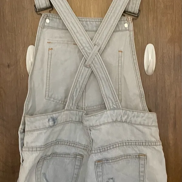 Glassons Denim light wash distressed overall shorts romper, size 8 boho casual - Image 4
