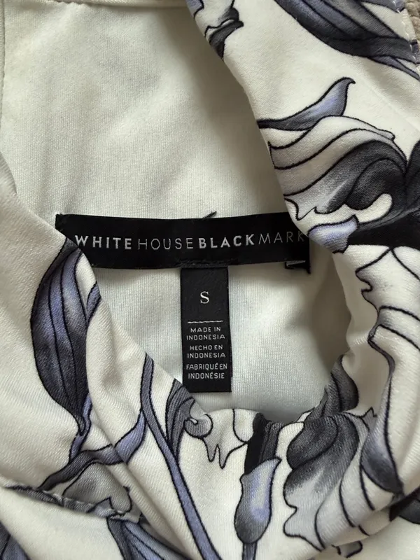 White House Black Market blue floral top sz S - Image 4