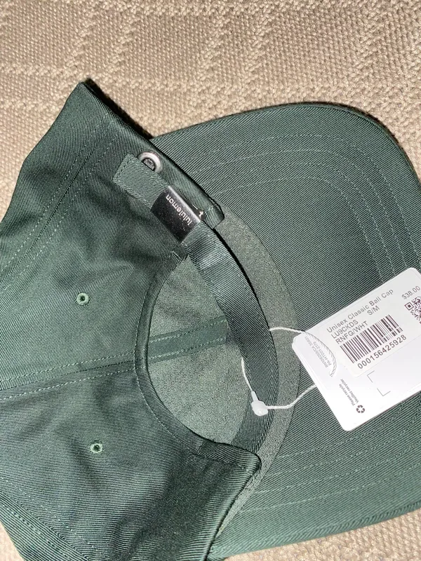 Lululemon hat  - Image 4