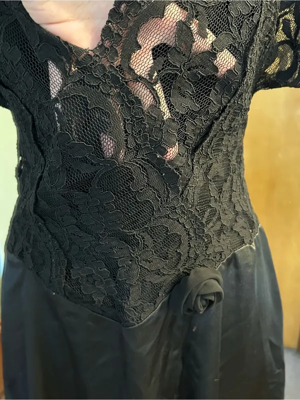 Victoria’s Secret gold label black floral lace bodice satin skirt rosette size M - Image 6