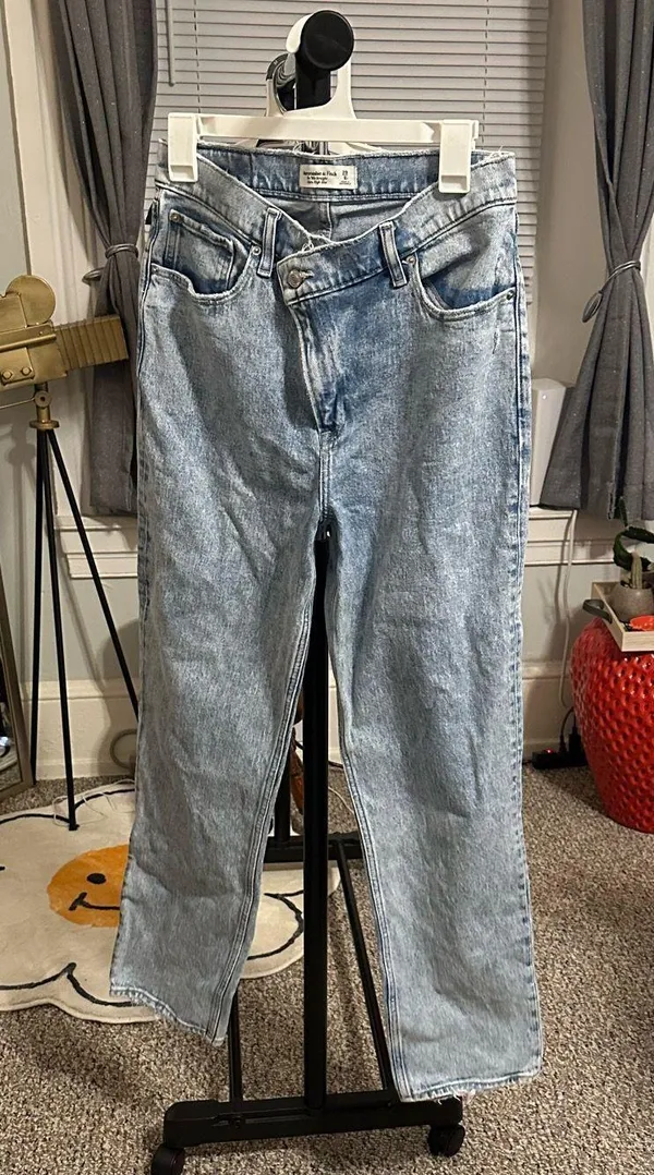 Abercrombie & Fitch The 90s Straight Ultra High Rise Jeans - Image 2