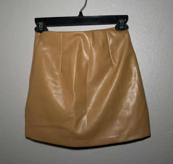 NWT Abercrombie & Fitch Women's Brown Faux Leather A-Line Skirt - Image 2