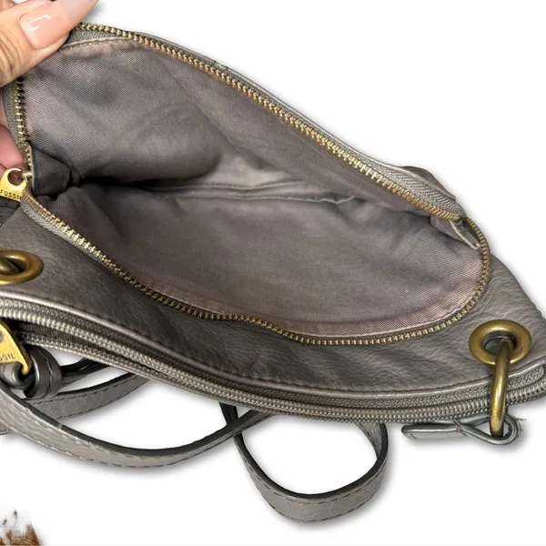 Fossil Purse Crossbody Grey Pebbled Leather‎ Purse Adjustable Strap Zip Pockets - Image 6