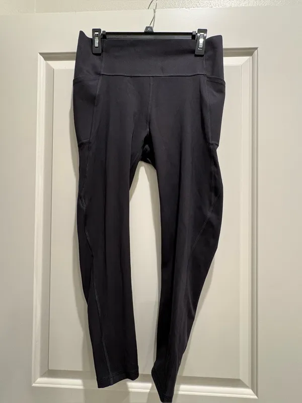 NWOT GapFit Women's Cropped Legging Black Size L - Image 2