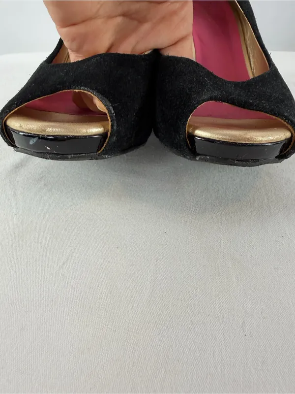 Lilly Pulitzer Suede Peep Toe Wedge Slip On Heels in‎ Black Size 7 - Image 4