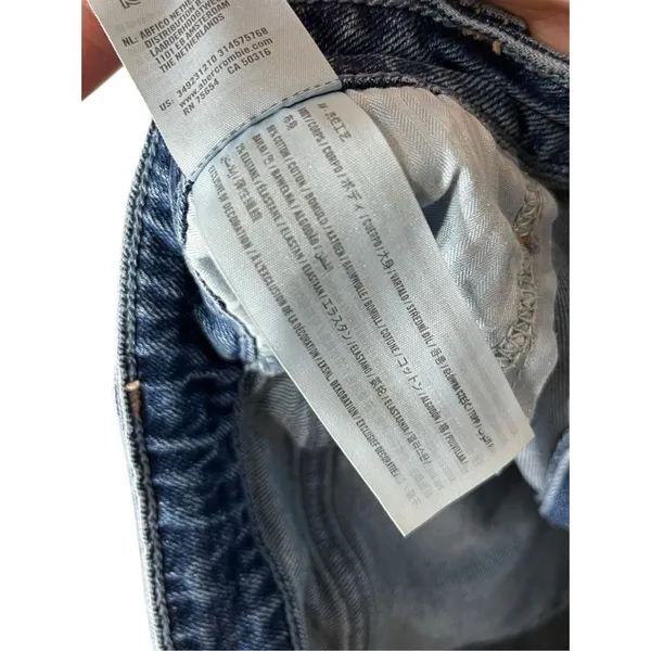 Hollister Curvy Ultra High Rise 3 inch Mom Shorts Size 31‎ - Image 6