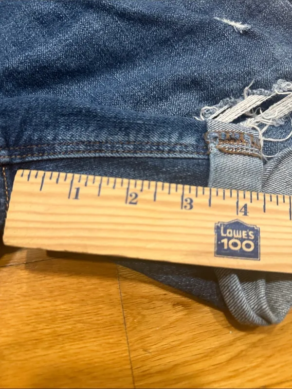 Old navy women’s distressed jeans shorts size 4 . - Image 5