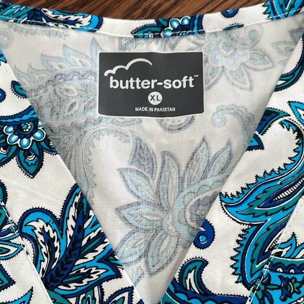 Scrubs Butter soft blue paisley pattern short sleeve - Image 2