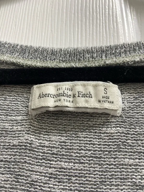 Vintage Y2K Abercrombie & Fitch Heather Gray Embellished V-Neck Top Indie Sleaze - Image 3