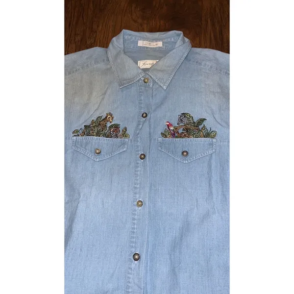 Vintage foxcroft denim/ chambray button with safari embroidery zoo denim animals - Image 4