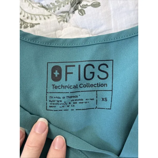 Figs Women's Casma 3 Pocket Scrub Top Short‎ Sleeve V-Neck Caribbean Blue XS - Image 5